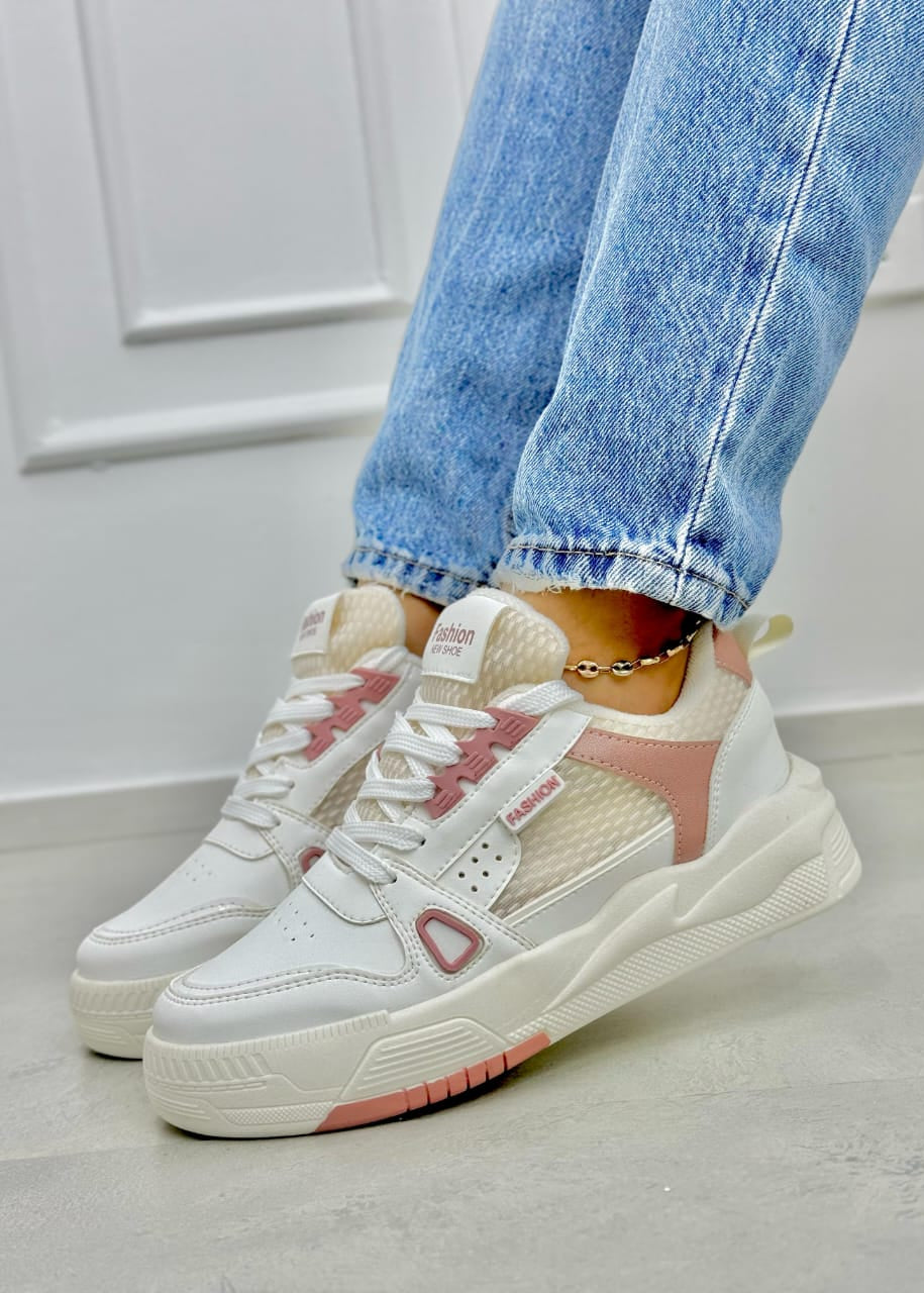 Tenis Karla