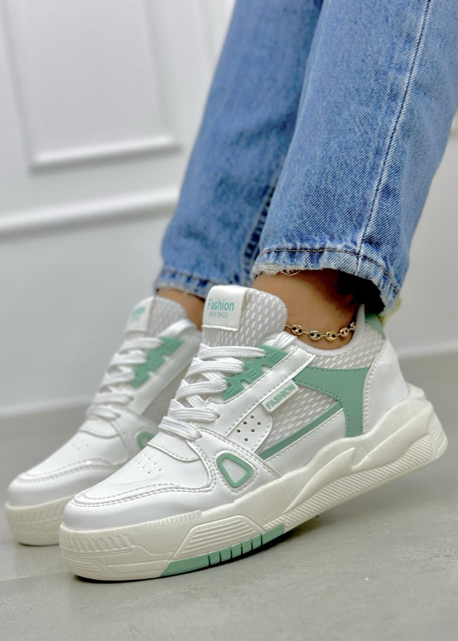 Tenis Karla