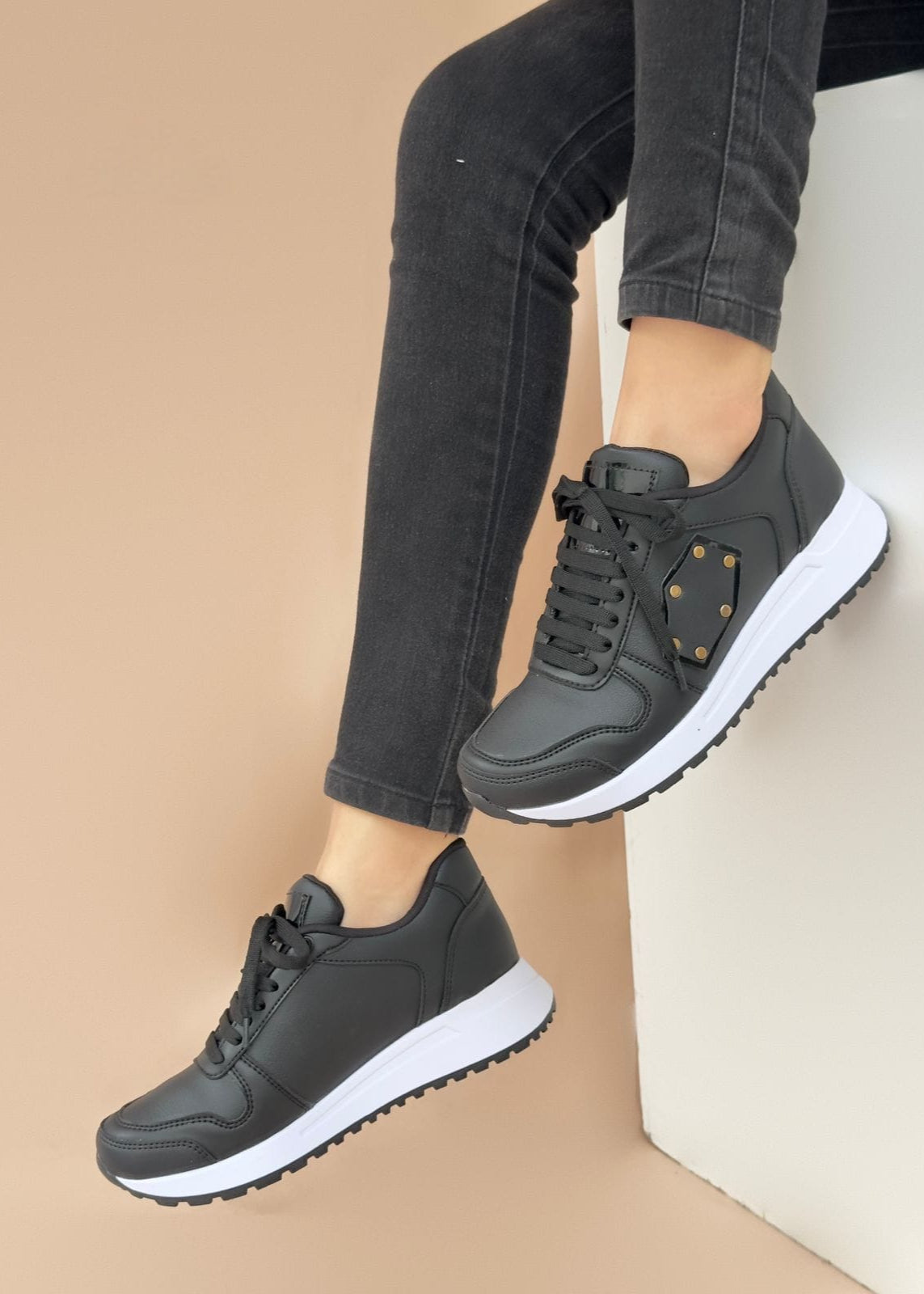 Deportivos Stud