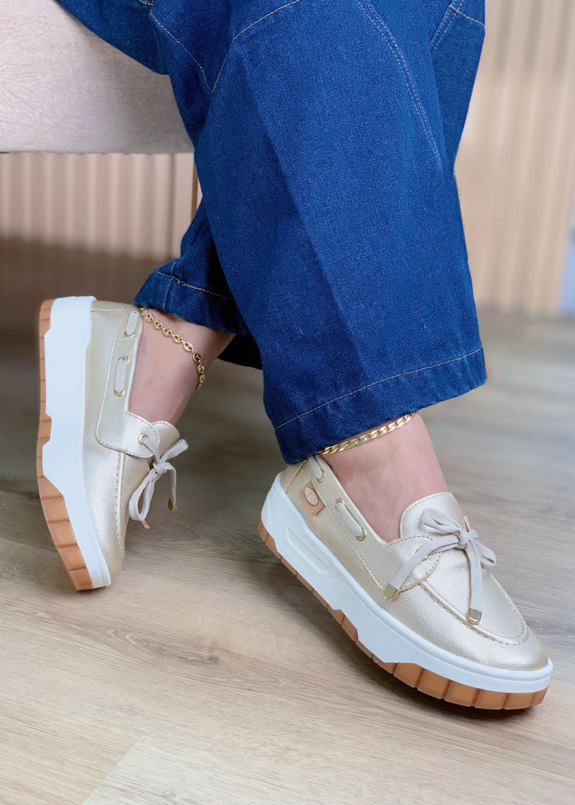 Mocasin Thais