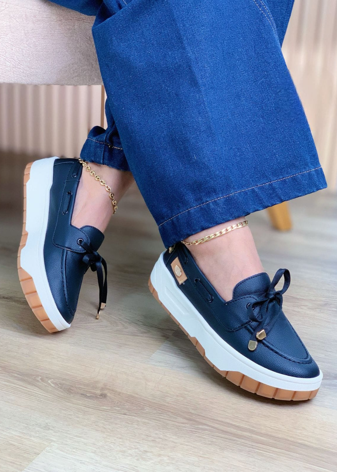 Mocasin Thais